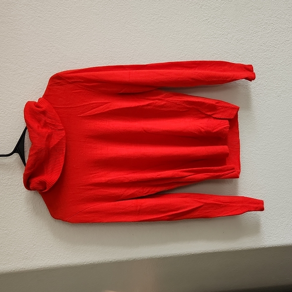 Red turtle cowl neck sweater - Picture 3 of 4